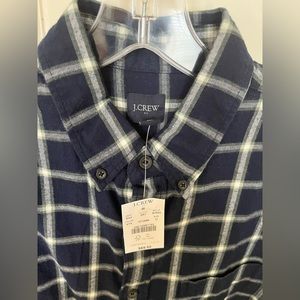Mens JCrew Factory blue flannel button down. Never worn and has tags.